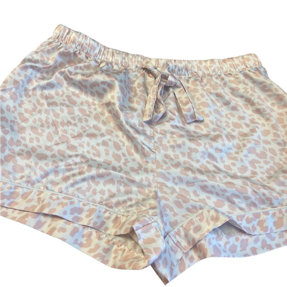 Pink skew shorts super comfy awesome condition size medium